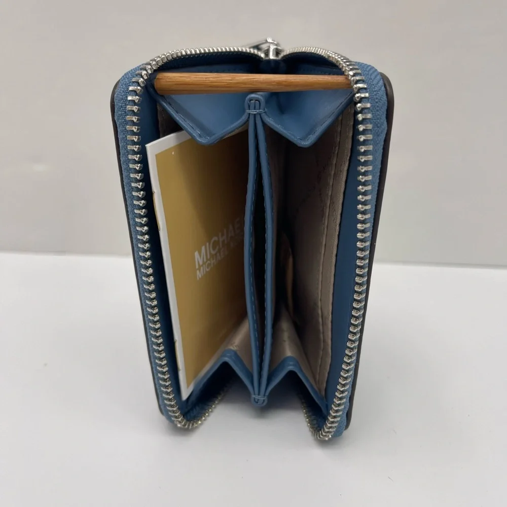 MICHAEL KORS Jet Set Medium Distressed Zip Around Card Case Cornflower NWT